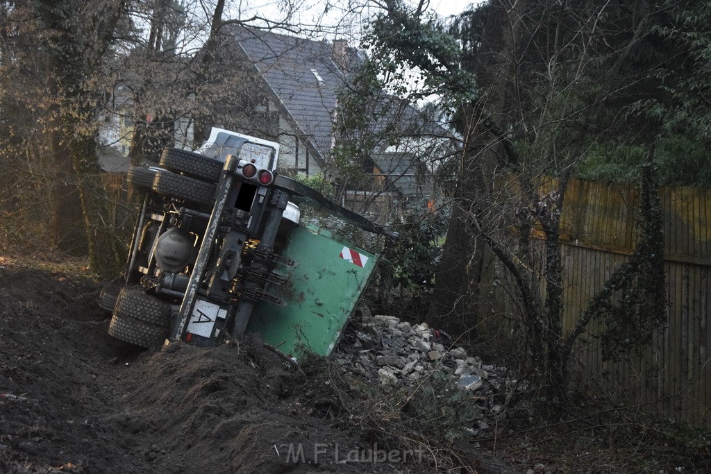 Container LKW umgestuerzt Koeln Brueck Bruecker- Dellbruecker Mauspfad P078.JPG - Miklos Laubert